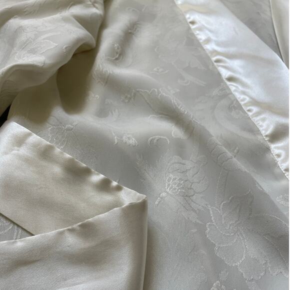 Victoria’s Secret Vintage Ivory Satin Robe | Kimono Style, Bridal, Gold Label OS - Picture 4 of 5